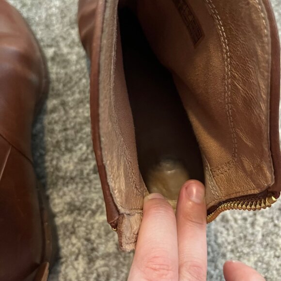 UGG Bruno Brown Leather Ankle Boots Womens Size 8 Studded Sole Rear Gold Zipper - Picture 9 of 9